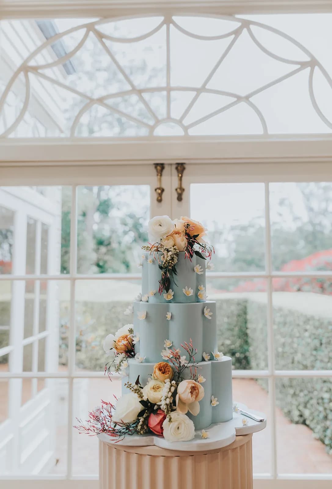 Blue wedding cake with flowers