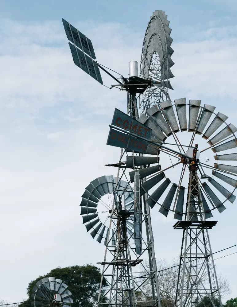 Cobb & Co windmills